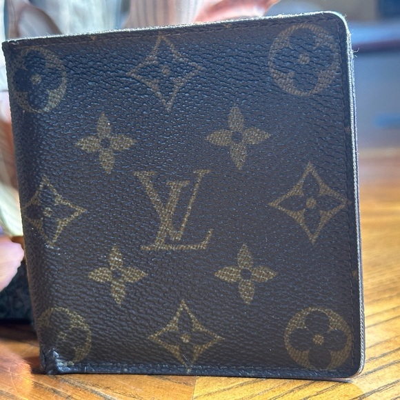 Authentic Louis Vuitton Monogram Marco Wallet - Picture 2 of 12